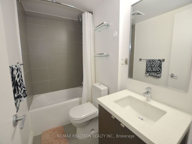 713 - 155 Yorkville Ave