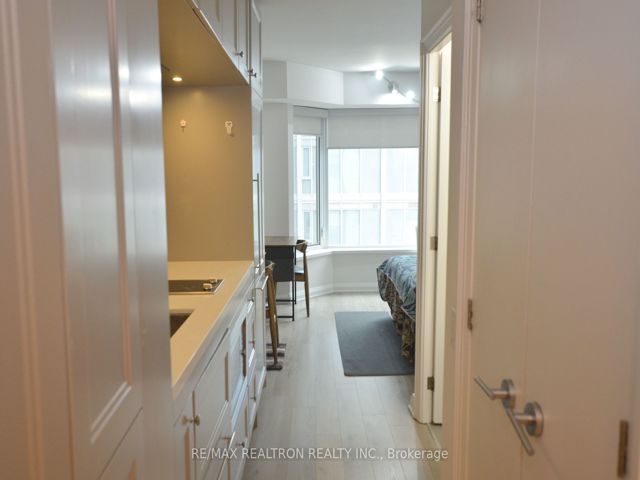 713 - 155 Yorkville Ave