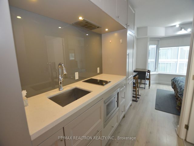 713 - 155 Yorkville Ave