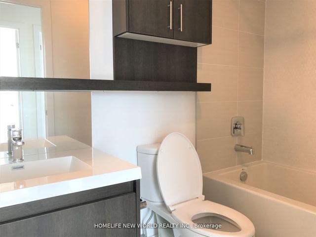 1211 - 150 Fairview Mall Dr