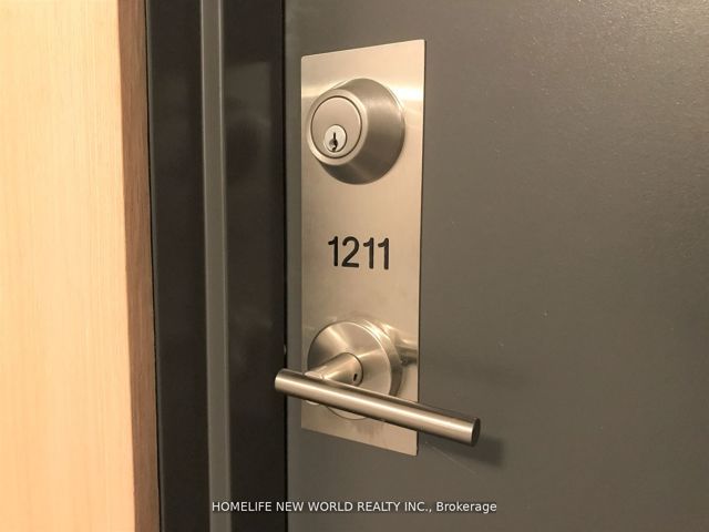 1211 - 150 Fairview Mall Dr