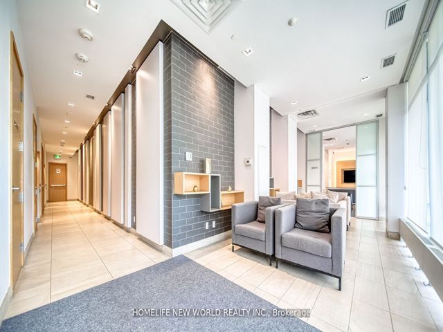 1211 - 150 Fairview Mall Dr