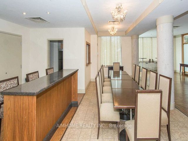 410 - 3830 Bathurst St