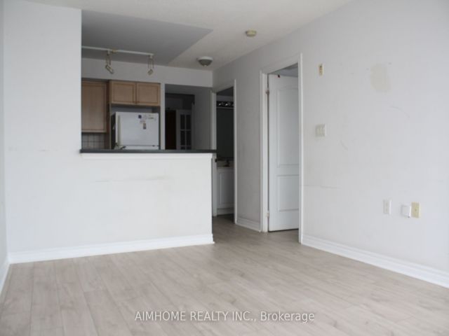 410 - 3830 Bathurst St