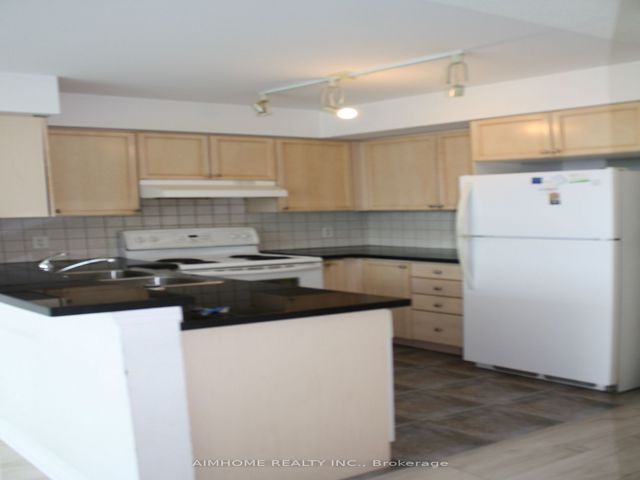 410 - 3830 Bathurst St