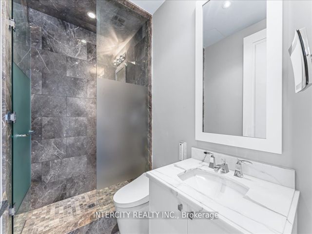 4001 - 50 Yorkville Ave
