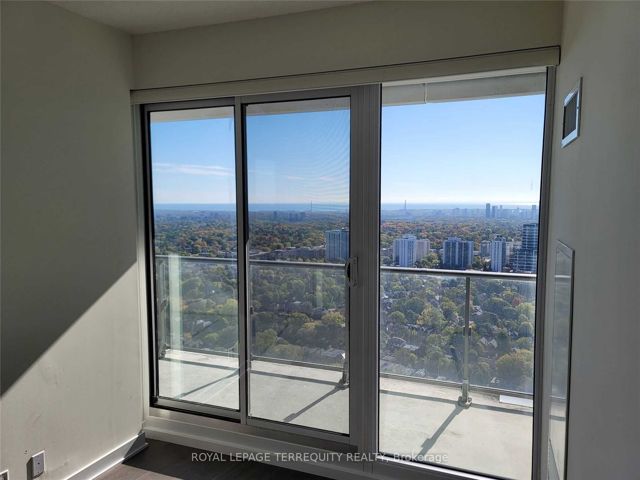 4203 - 2221 Yonge St