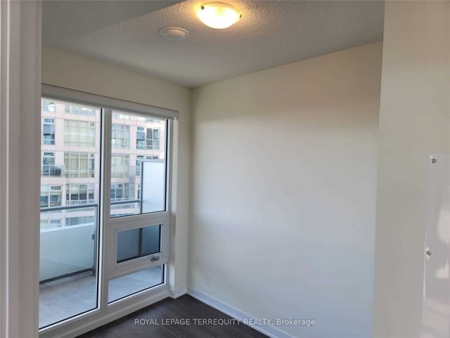 4203 - 2221 Yonge St