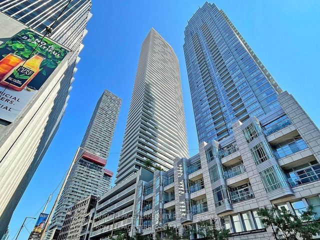 4203 - 2221 Yonge St