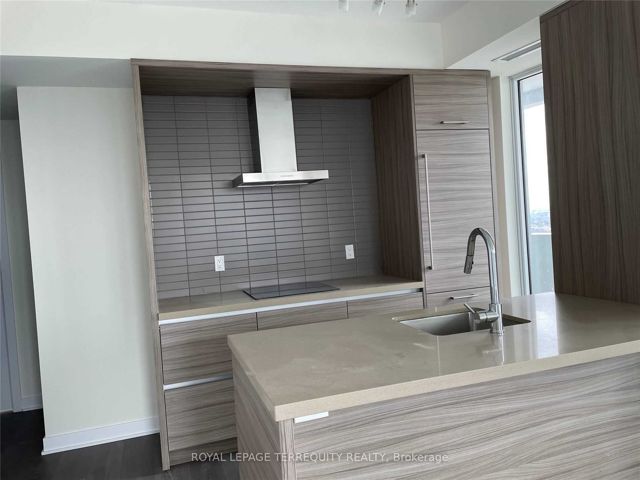 4203 - 2221 Yonge St