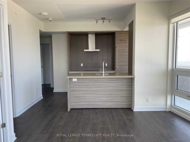 4203 - 2221 Yonge St