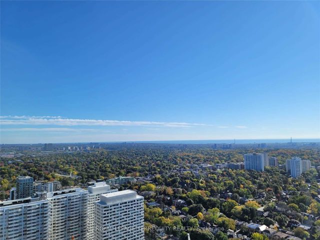 4203 - 2221 Yonge St