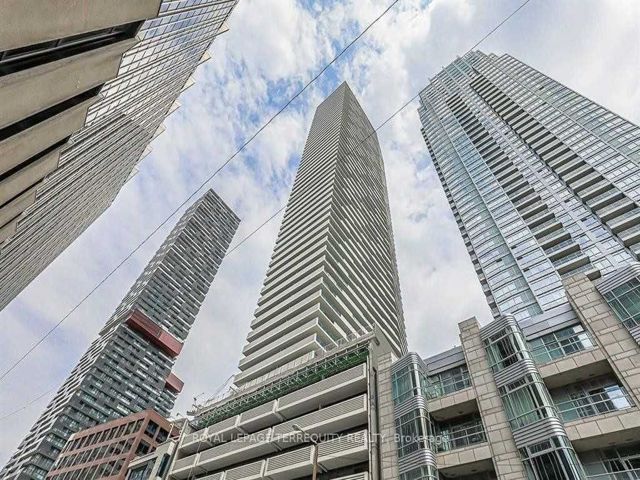 4203 - 2221 Yonge St