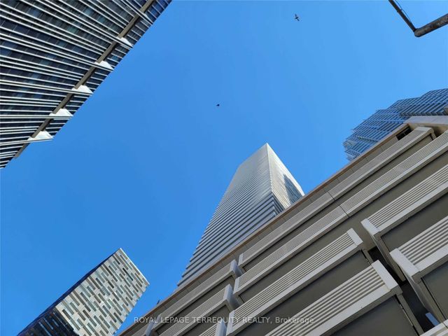4203 - 2221 Yonge St