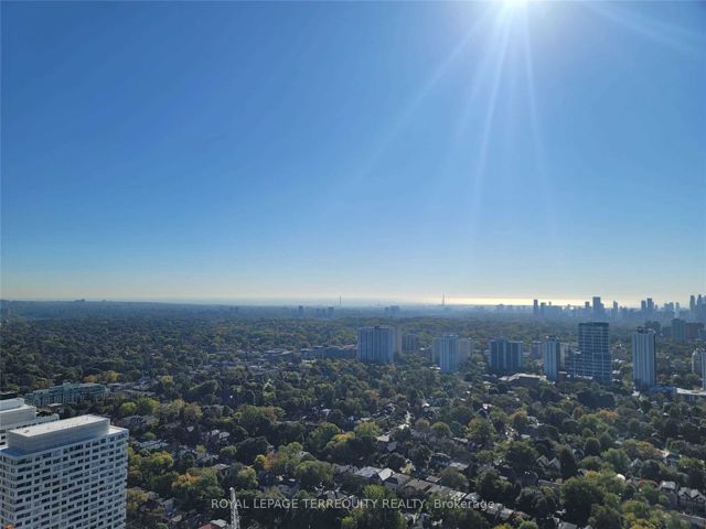 4203 - 2221 Yonge St