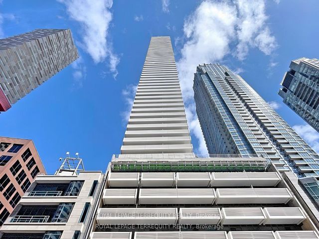 4203 - 2221 Yonge St