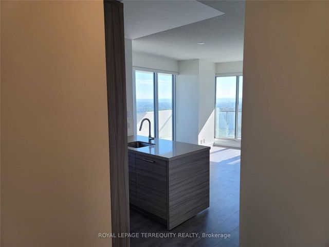 4203 - 2221 Yonge St