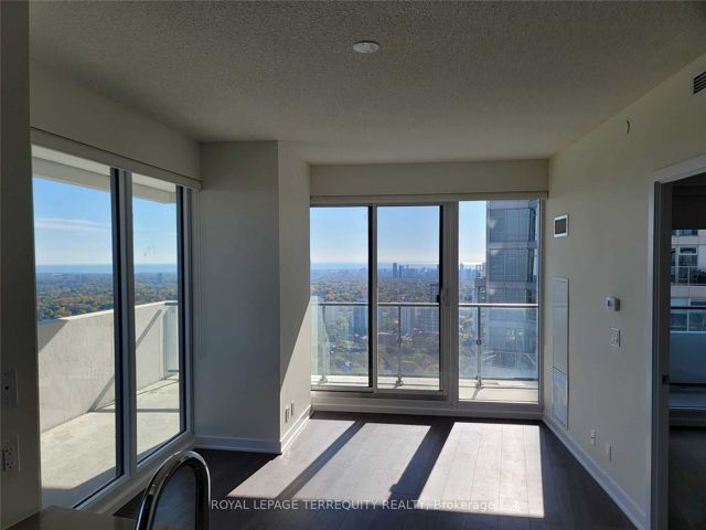 4203 - 2221 Yonge St
