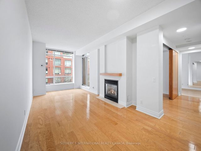 405W - 500 Queens Quay W