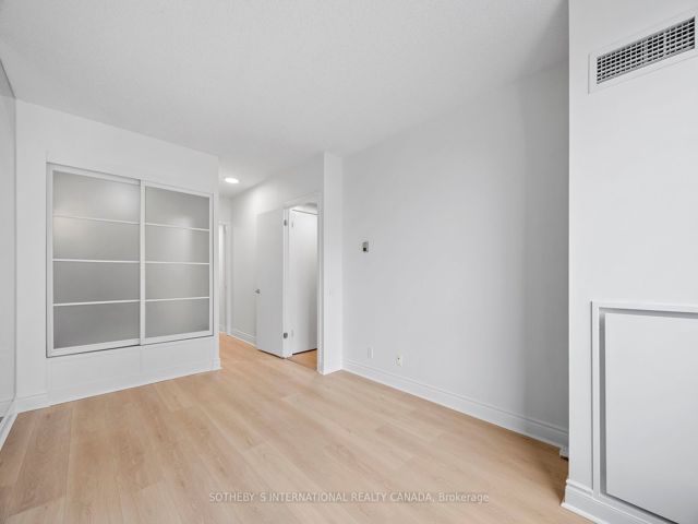 405W - 500 Queens Quay W