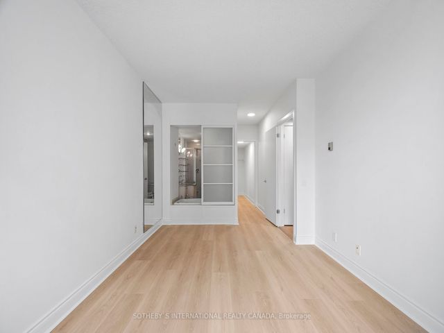 405W - 500 Queens Quay W
