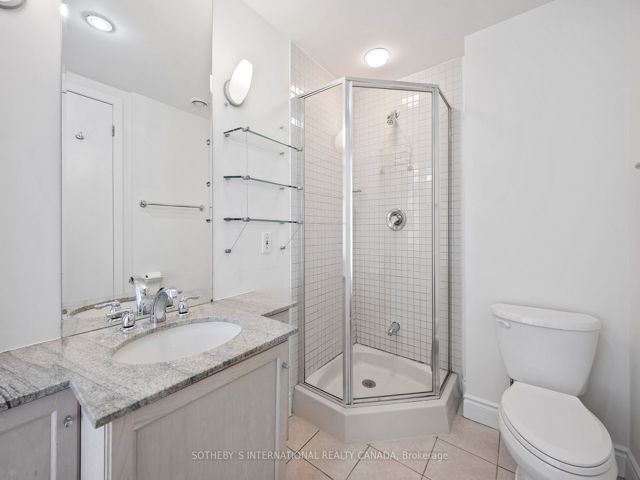 405W - 500 Queens Quay W