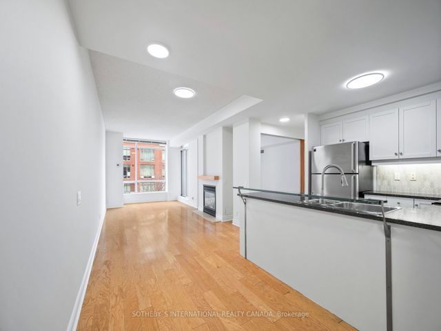405W - 500 Queens Quay W