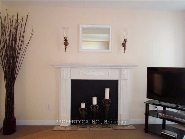 452 - 313 Richmond St E