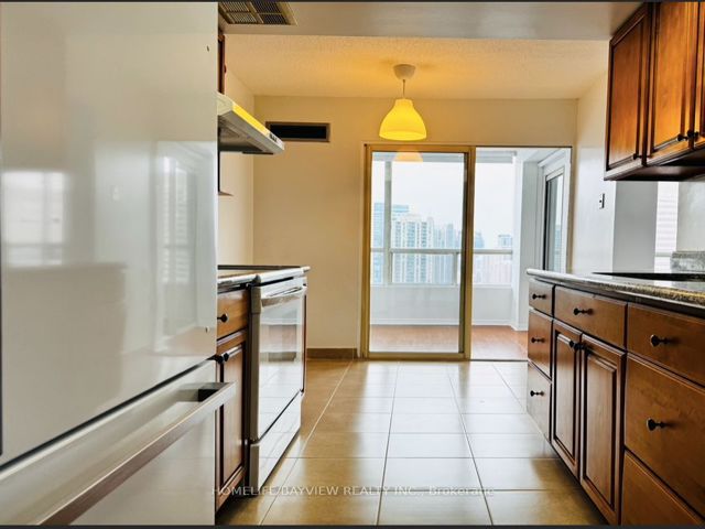 PH 302 - 5765 Yonge St