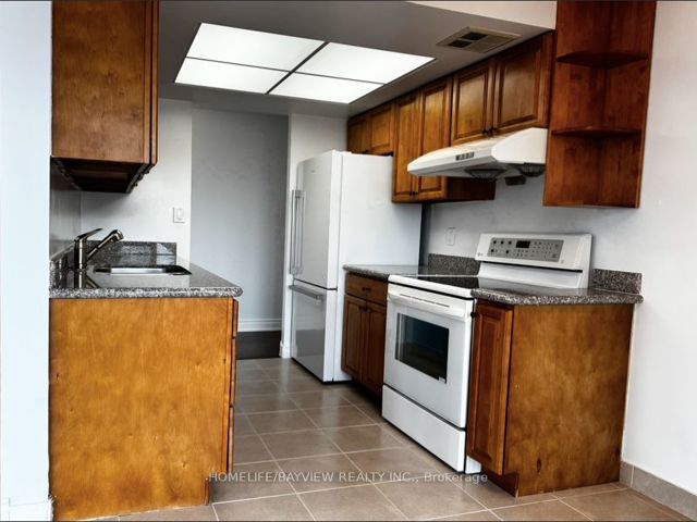 PH 302 - 5765 Yonge St