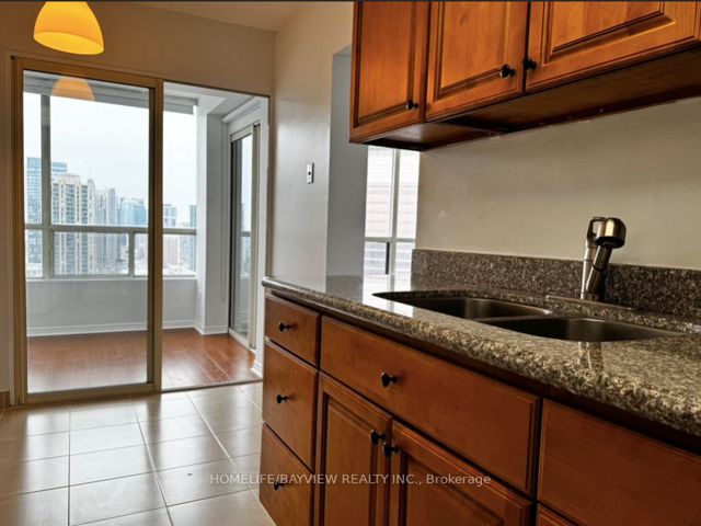 PH 302 - 5765 Yonge St