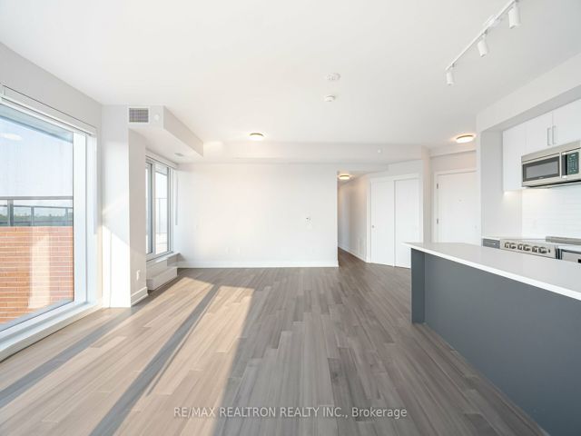 907 - 2525 Bathurst St