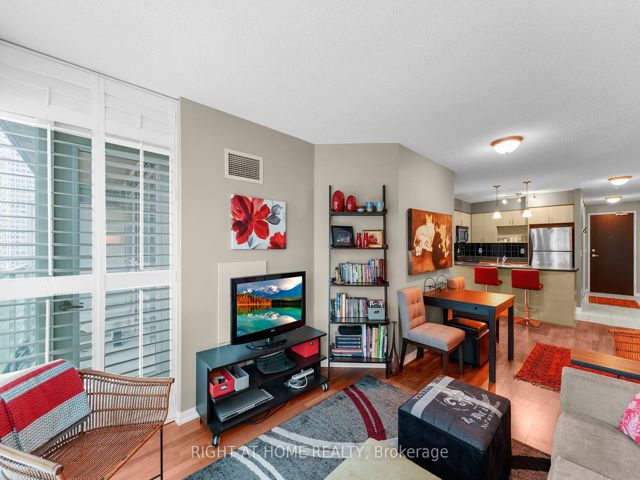 2315 - 18 Yonge St