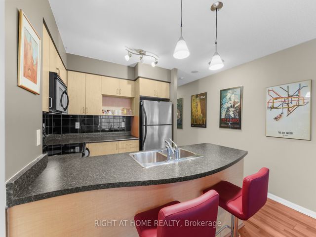 2315 - 18 Yonge St