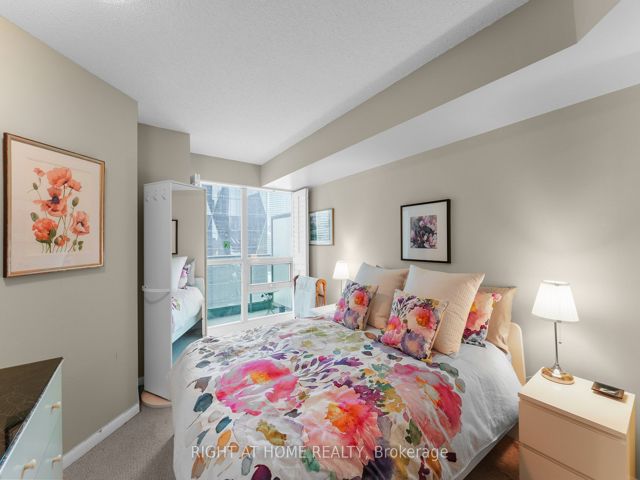 2315 - 18 Yonge St