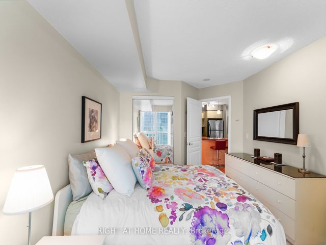 2315 - 18 Yonge St