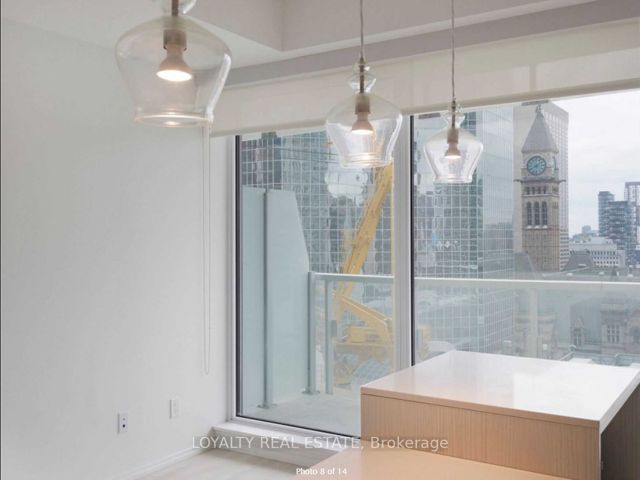 1210 - 197 Yonge St