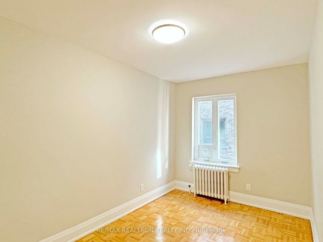 402 - 394 Avenue Rd