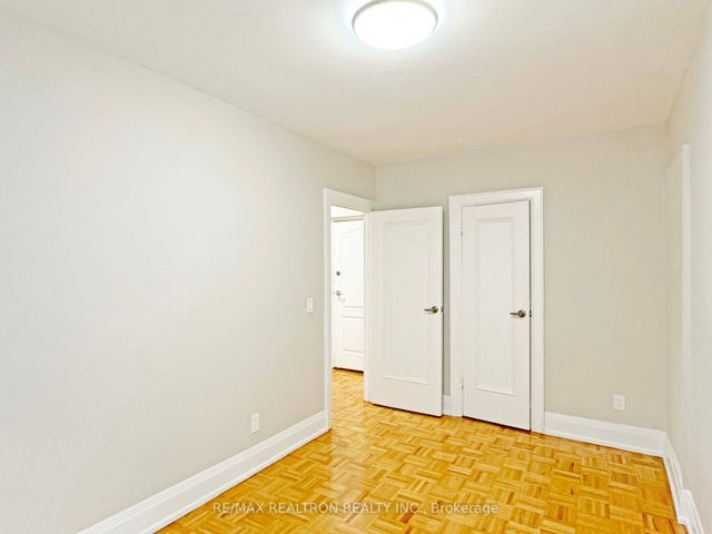 402 - 394 Avenue Rd