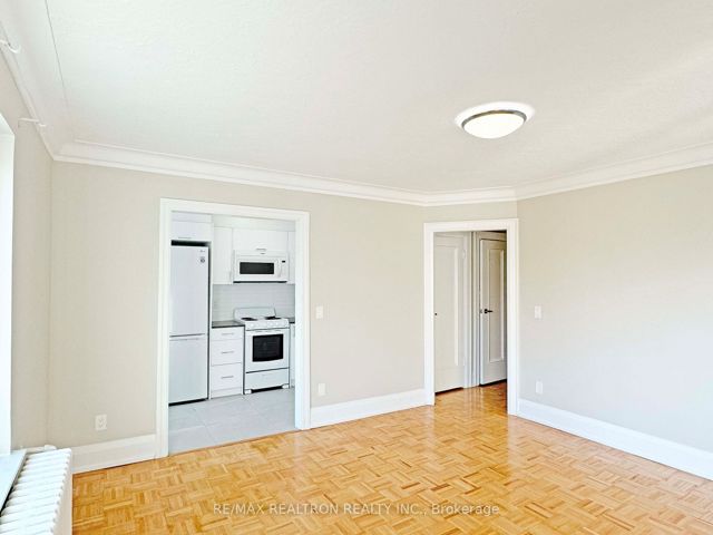 402 - 394 Avenue Rd