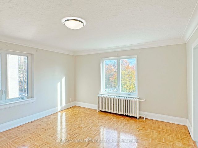 402 - 394 Avenue Rd