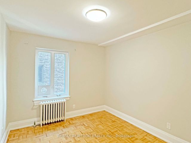 402 - 394 Avenue Rd