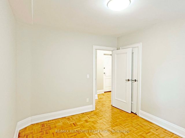 402 - 394 Avenue Rd