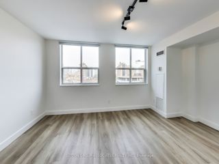 818 - 323 Richmond St E