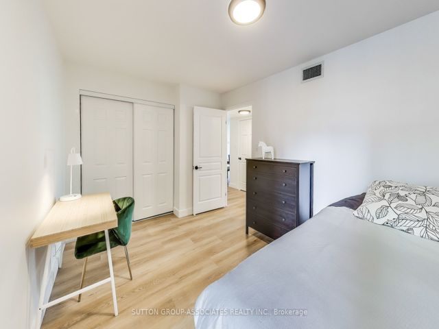818 - 323 Richmond St E