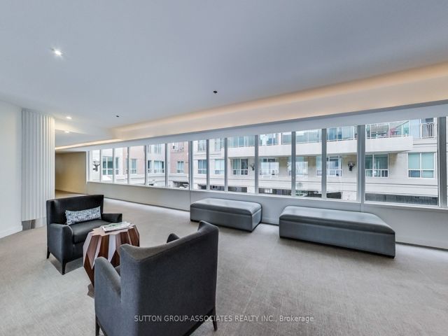 818 - 323 Richmond St E