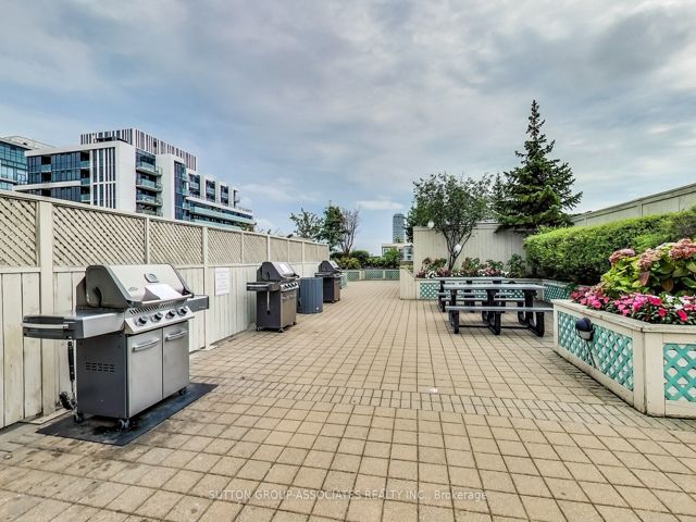 818 - 323 Richmond St E