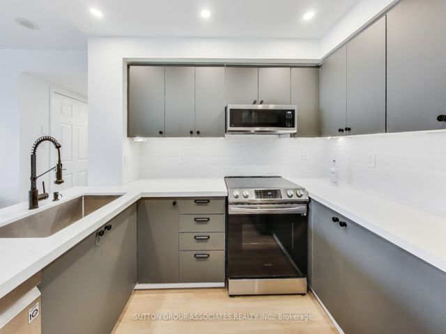 818 - 323 Richmond St E
