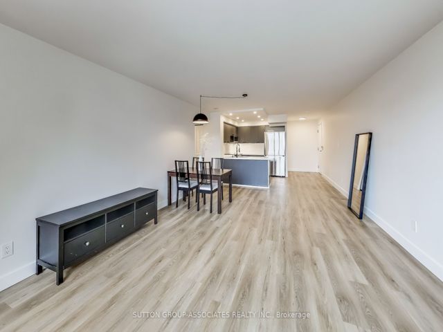 818 - 323 Richmond St E