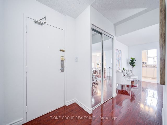 1203 - 60 Pavane Linkway